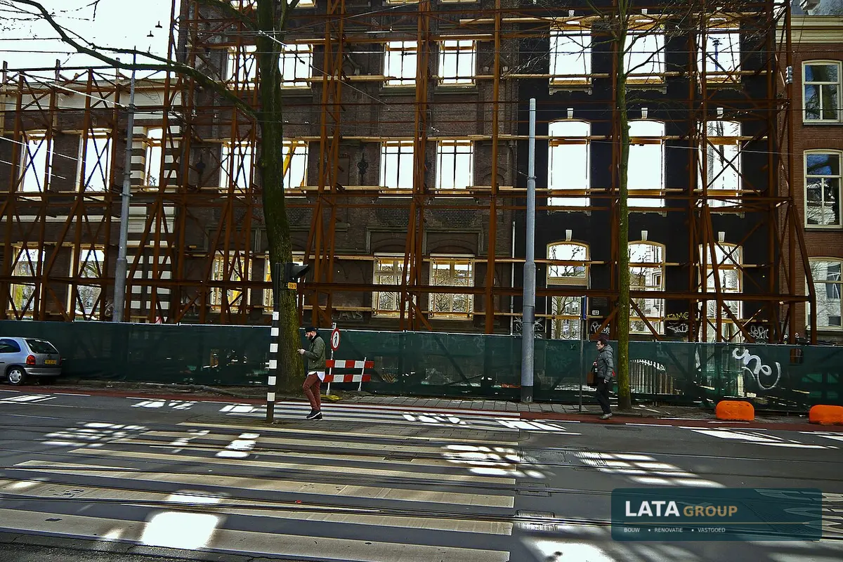 Gevelrenovatie aan de Sarphatistraat in Amsterdam