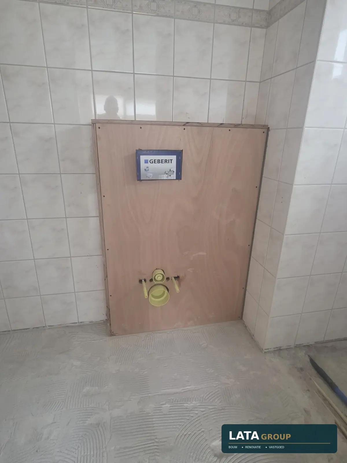 Inbouwtoilet in uitvoering, uitgevoerd door LATA Group