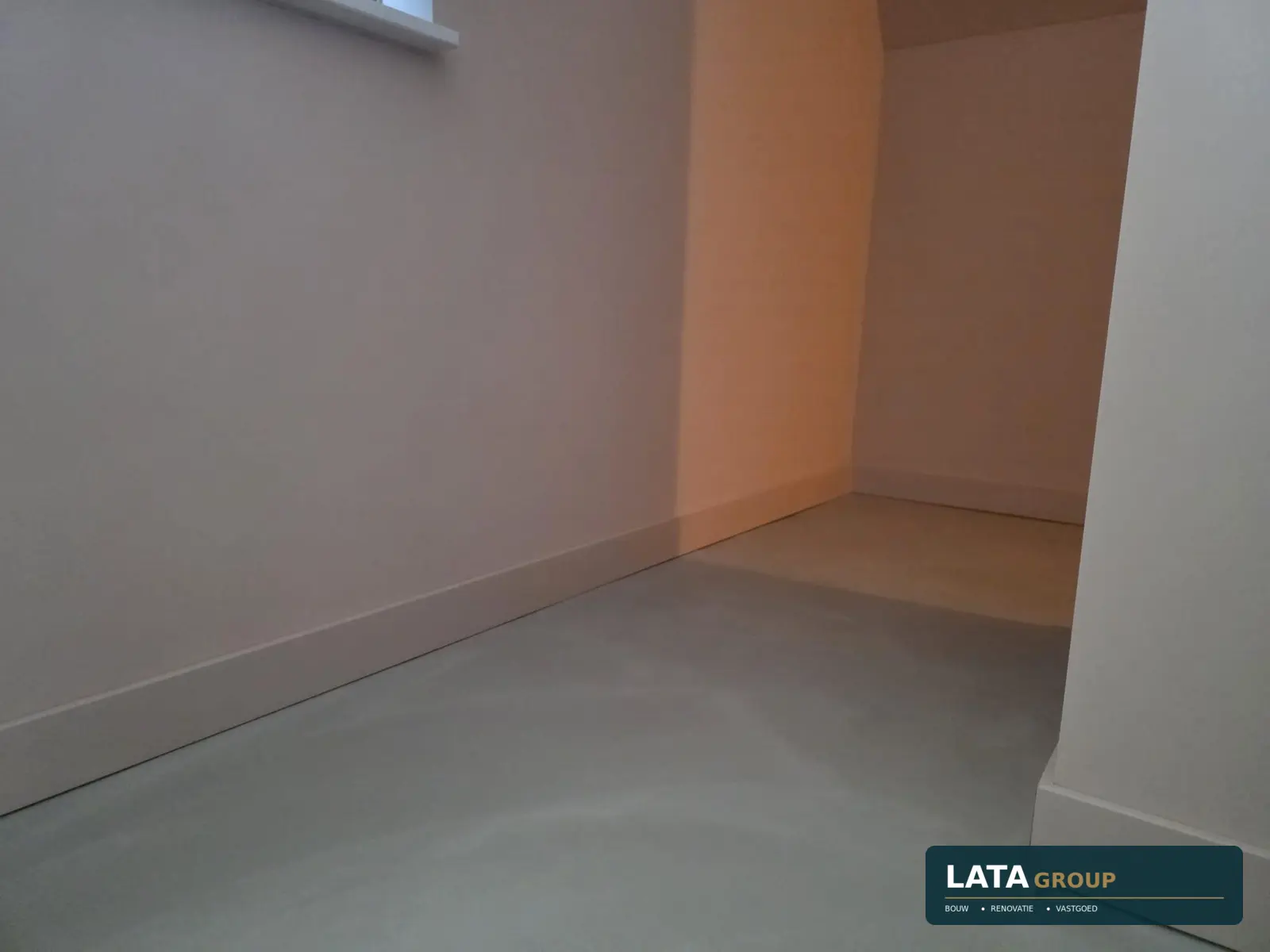 Vloerafwerking in verblijfsruimte, uitgevoerd door LATA Group